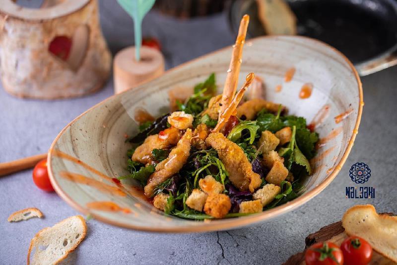 Toyuq salatı