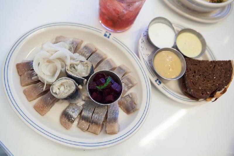 Herring plate