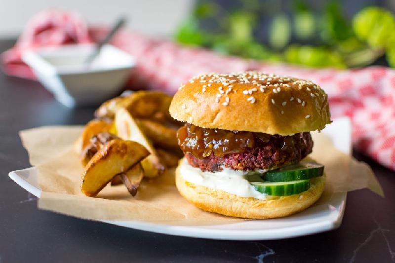 Beetroot patty & fried goat cheese