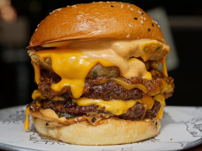 THE BIG CHEESEBURGER
