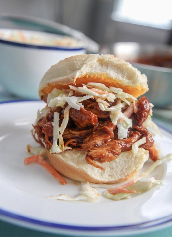 BBQ PULLED CHICKEN SANDWICH