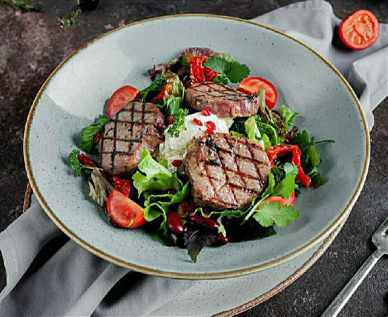 Steak salatı