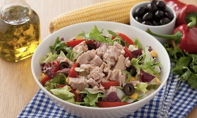 Ton balıq salatı