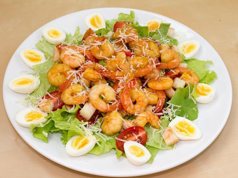 Sezar salat (krevetka ilə)
