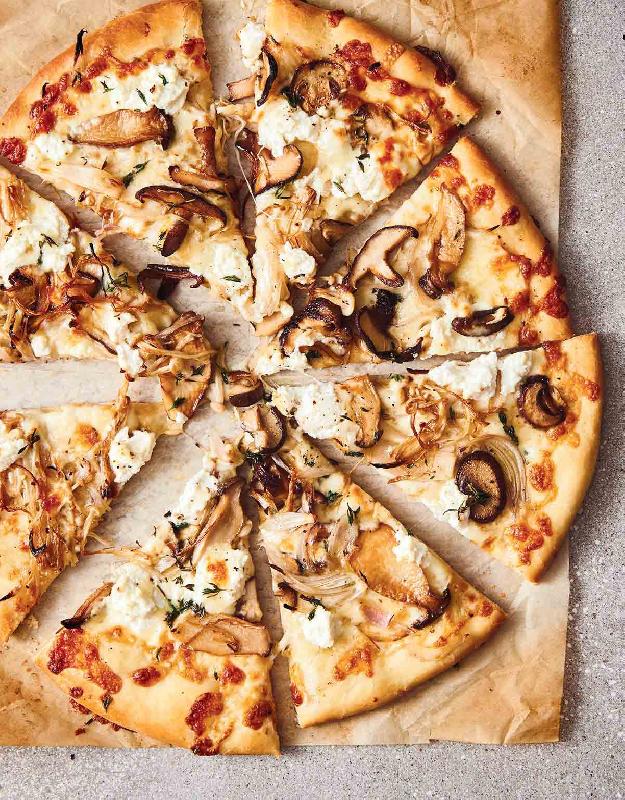 Göbələkli pizza