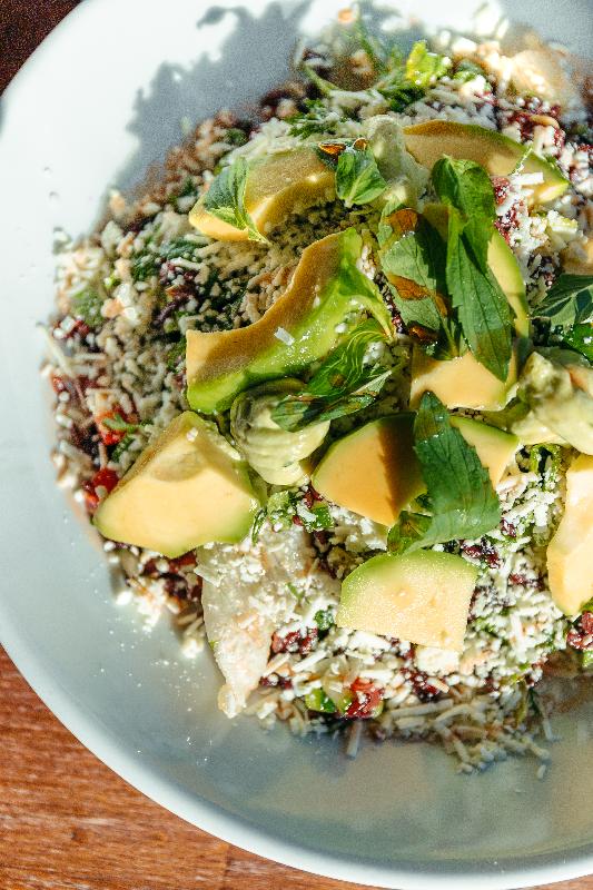 Avokado & Tulum pendirli salat