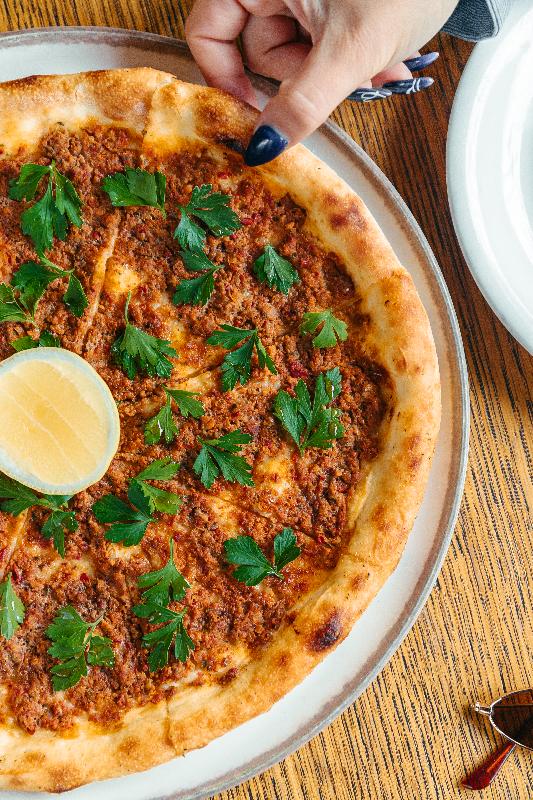 Lahmacun pizza