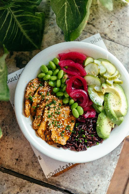 Teriyaki souslu qızıl balıq kase