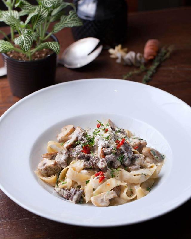 Toyuqlu & Porçini göbələkli pasta