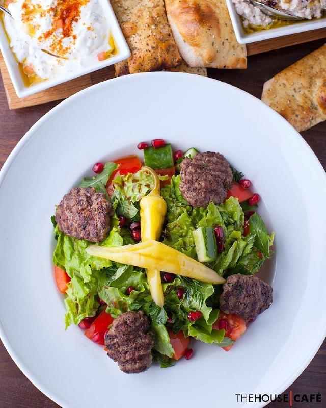 Qrildə Küftə salatı