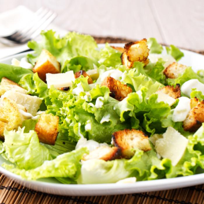 Sezar salatı