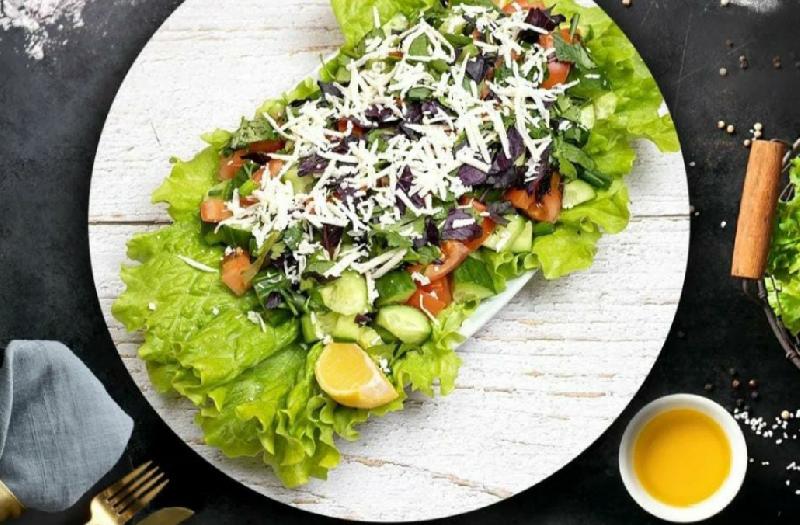 Pendirli çoban salatı