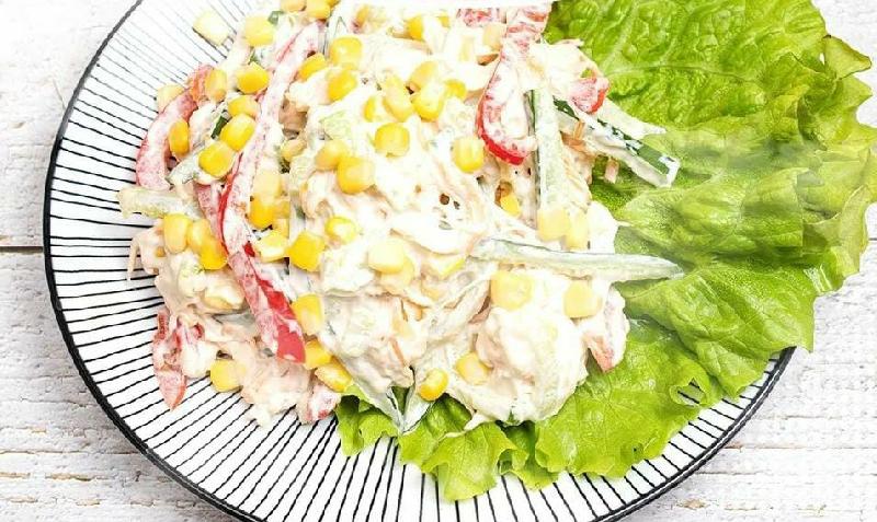 Toyuq salatı