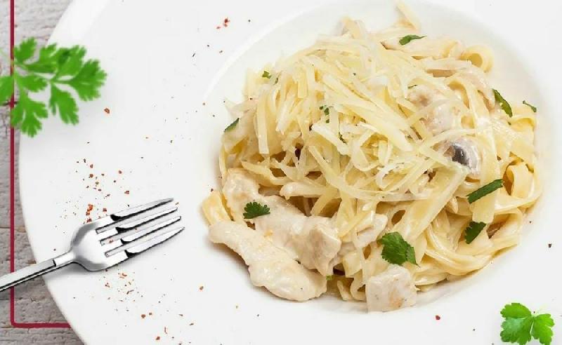 Toyuqlu Tagliatelle