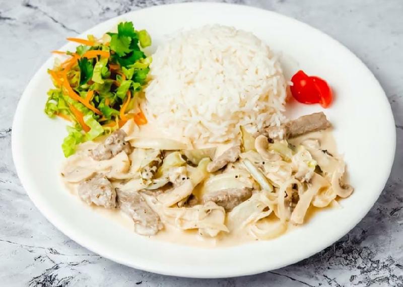Beef stroganoff