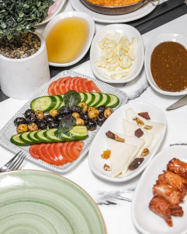 Bir nəfərlik serpme kahvaltı