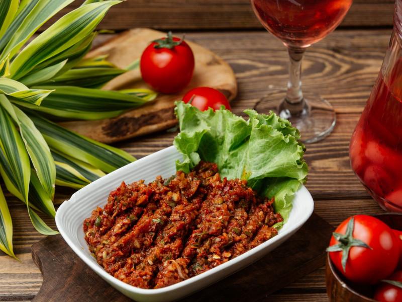 Pomidor salatı əzmə