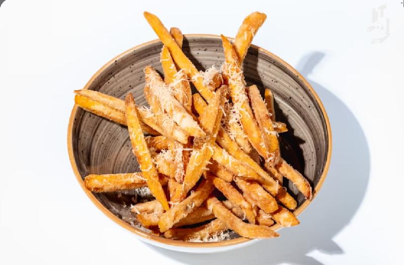 Şirin kartof qızartması, parmesan va paprika ilə