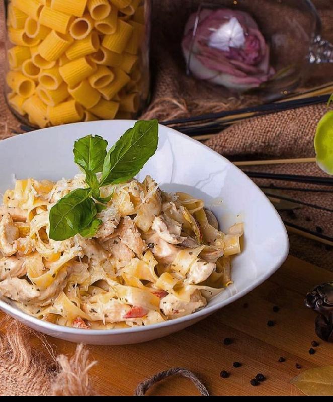 Fettucine with Chicken and pesto