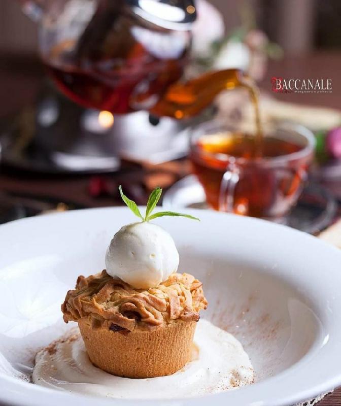 Apple Pie with homemade cream & ice cream