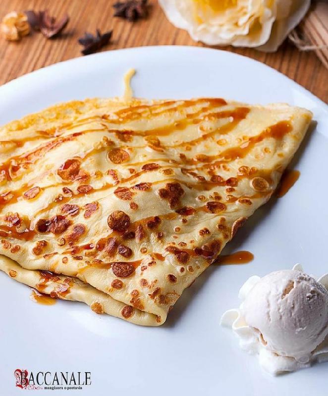 With apple, cinnamon, and ice cream
