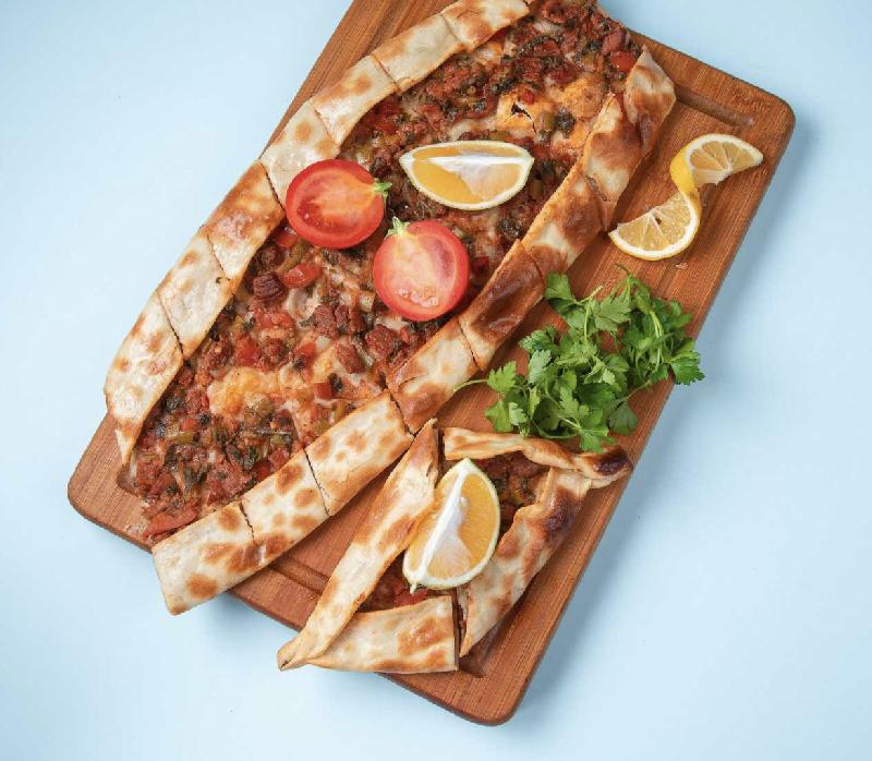 Manqal əti ilə pide