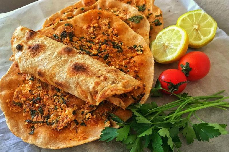 Manqal xüsusi lahmacun 
