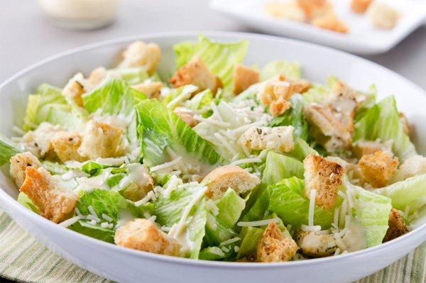 Sezar salatı