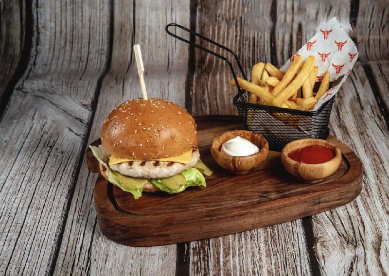 Toyuq Burger + Kartof Fri + İçki