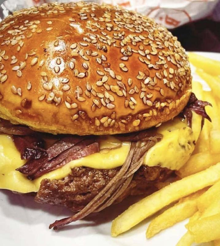 Qovurmeat Burger + Kartof Fri  10,50 h  + İçki