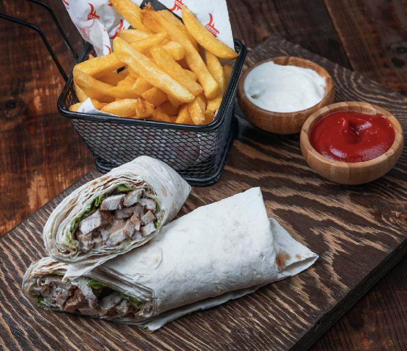 Toyuq Roll Sendviç + Kartof Fri + İçki