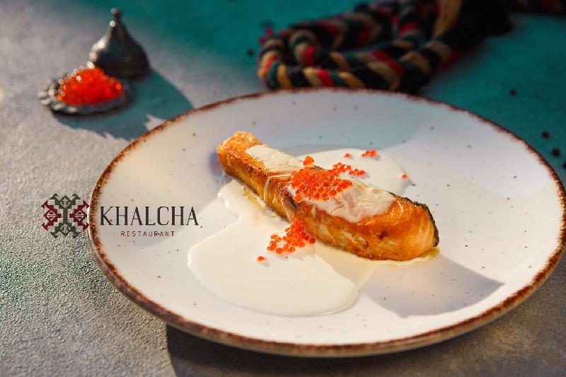 Salmon portağal sousda