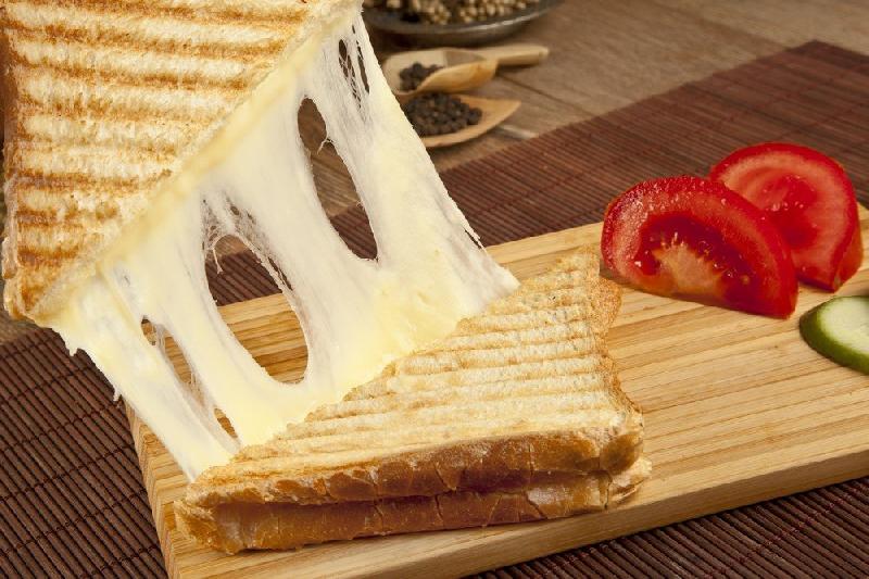 KAŞAR PENDİRLİ TOST
