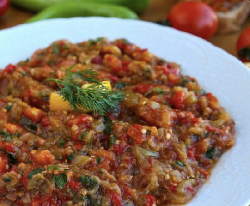 Qatıqlı Badımcan Salatı Sarımsaq ilə