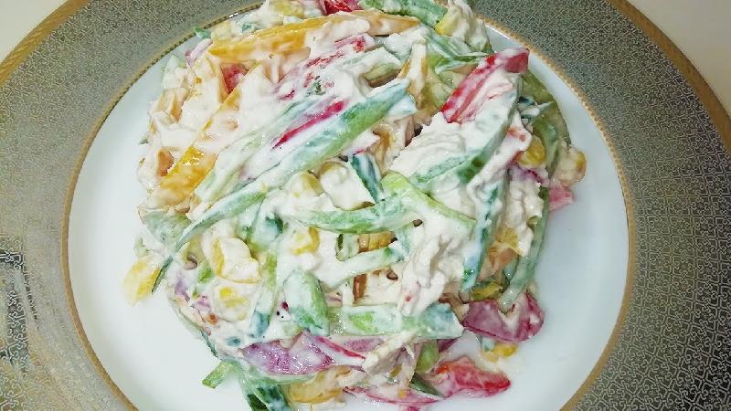 Toyuqlu bibər salatı