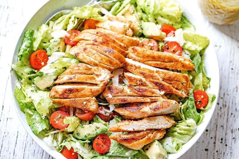Dietik toyuq salatı