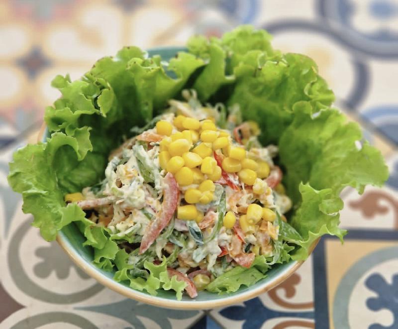 Toyuq salatı
