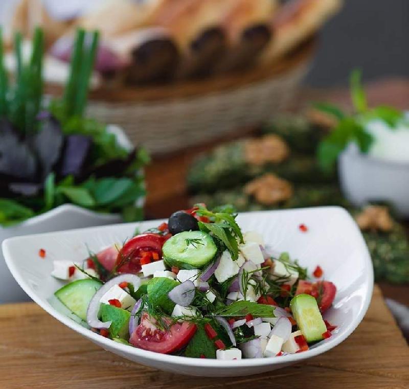 Çoban salatı pendirli