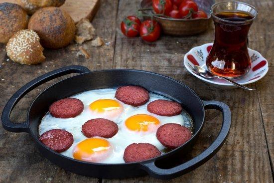 Sucuklu qayğanaq