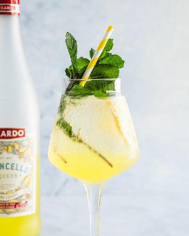 Limoncello Spritz