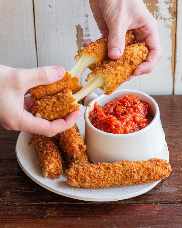 Deep fried Mozarella cheese stiks