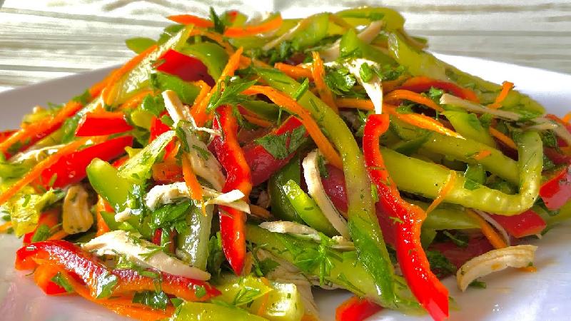Toyuq salatı