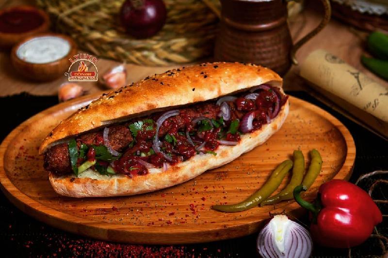 Lülə Kababı (Çörəkdə)