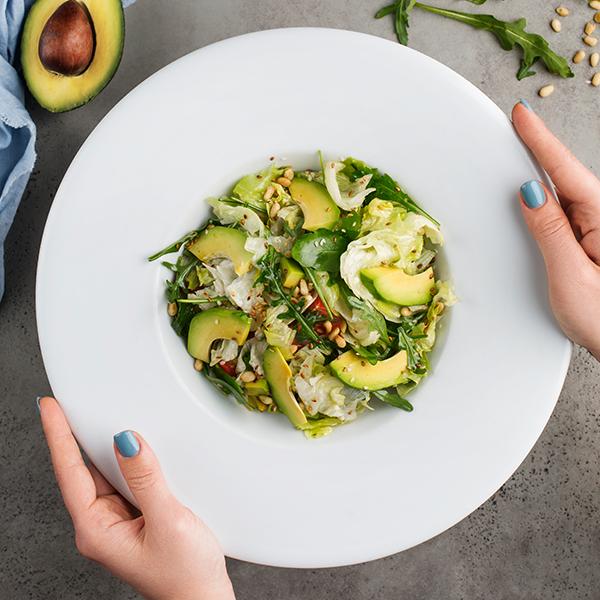 Fit salat avokado ilə 323kkal