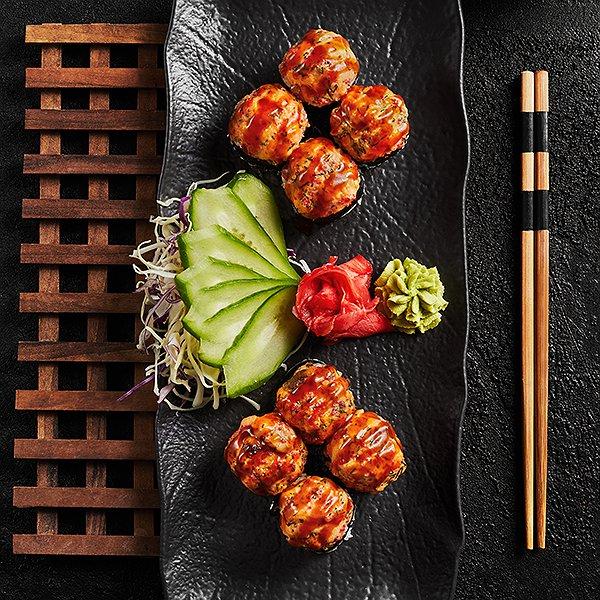 Grilled salmon futomaki