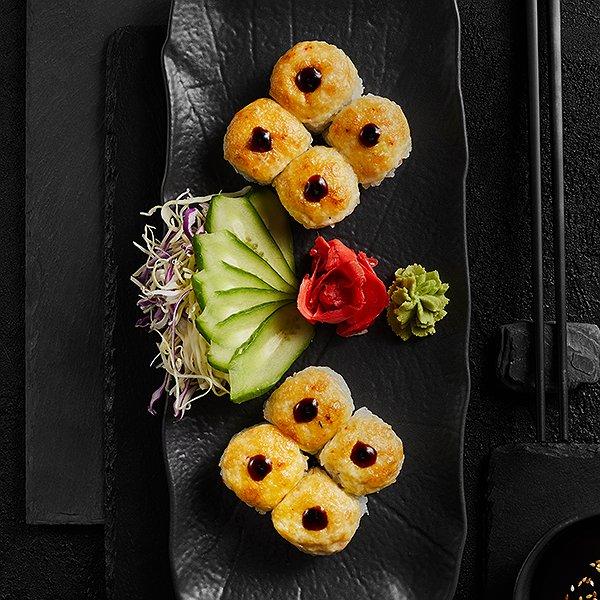 Grilled shrimps banzai roll