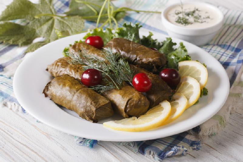 Vişnəli yarpaq sarması