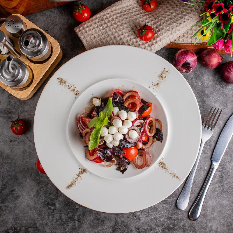 Balzamik souslu pomidor salata