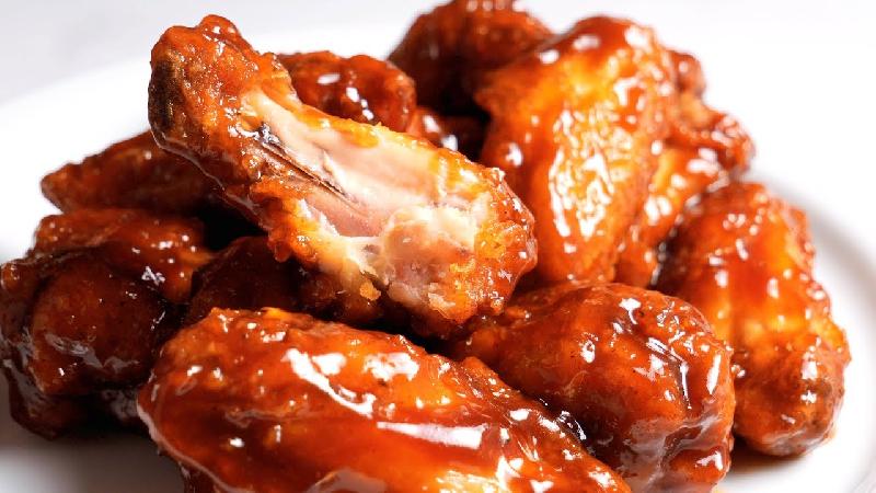 Toyuq Qanadları Barbeku Sousda
