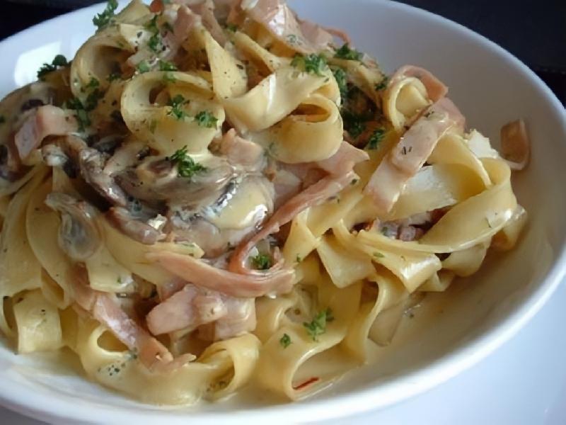 Vetçinalı Fettuçine